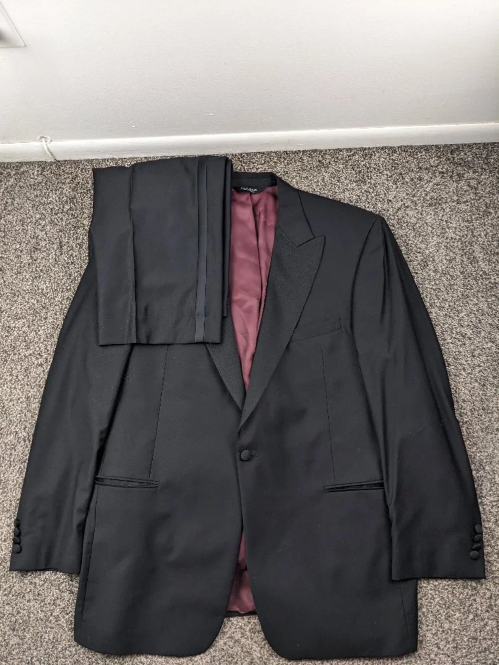 Jos A Bank 48L Tuxedo 2 PC Suit Wool Signature Collection Peak Lapel Black 42x32